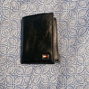 tommy hilfiger wallet